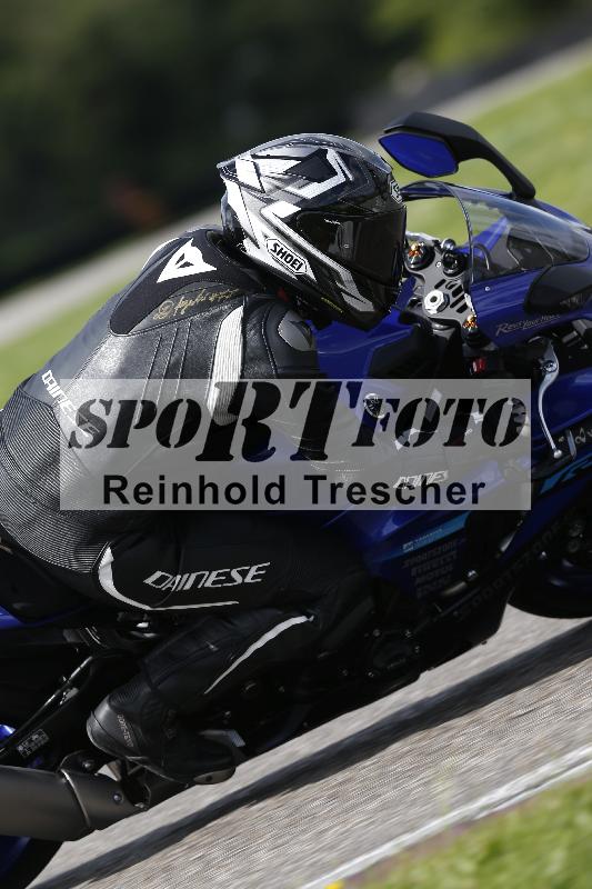/Archiv-2025/53 16.09.2025 Track Day Domi Aegerter ADR/Gruppe gruen/backside